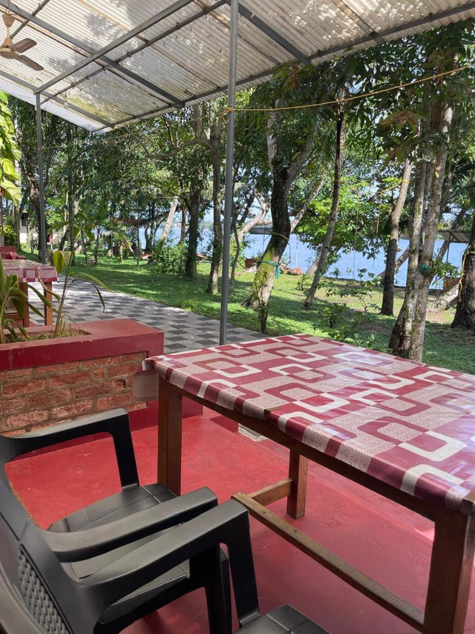 Ashtamudivillas Kollam Exterior foto