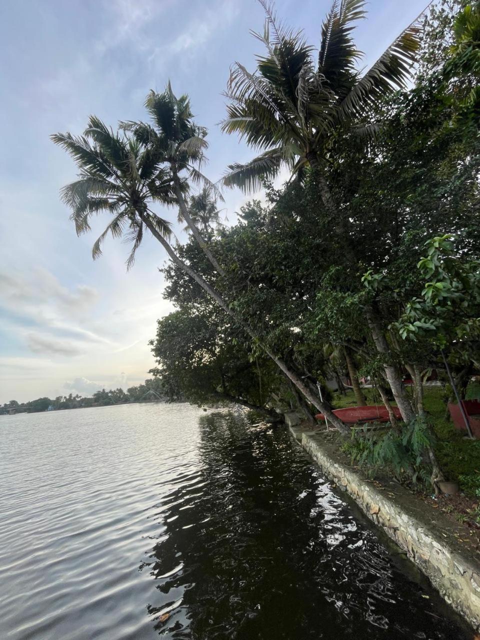 Ashtamudivillas Kollam Exterior foto
